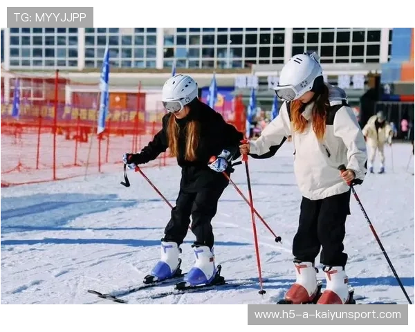 带狗滑雪是什么体验？人类真奇妙！踩两块板，就敢从上百米跳下去
