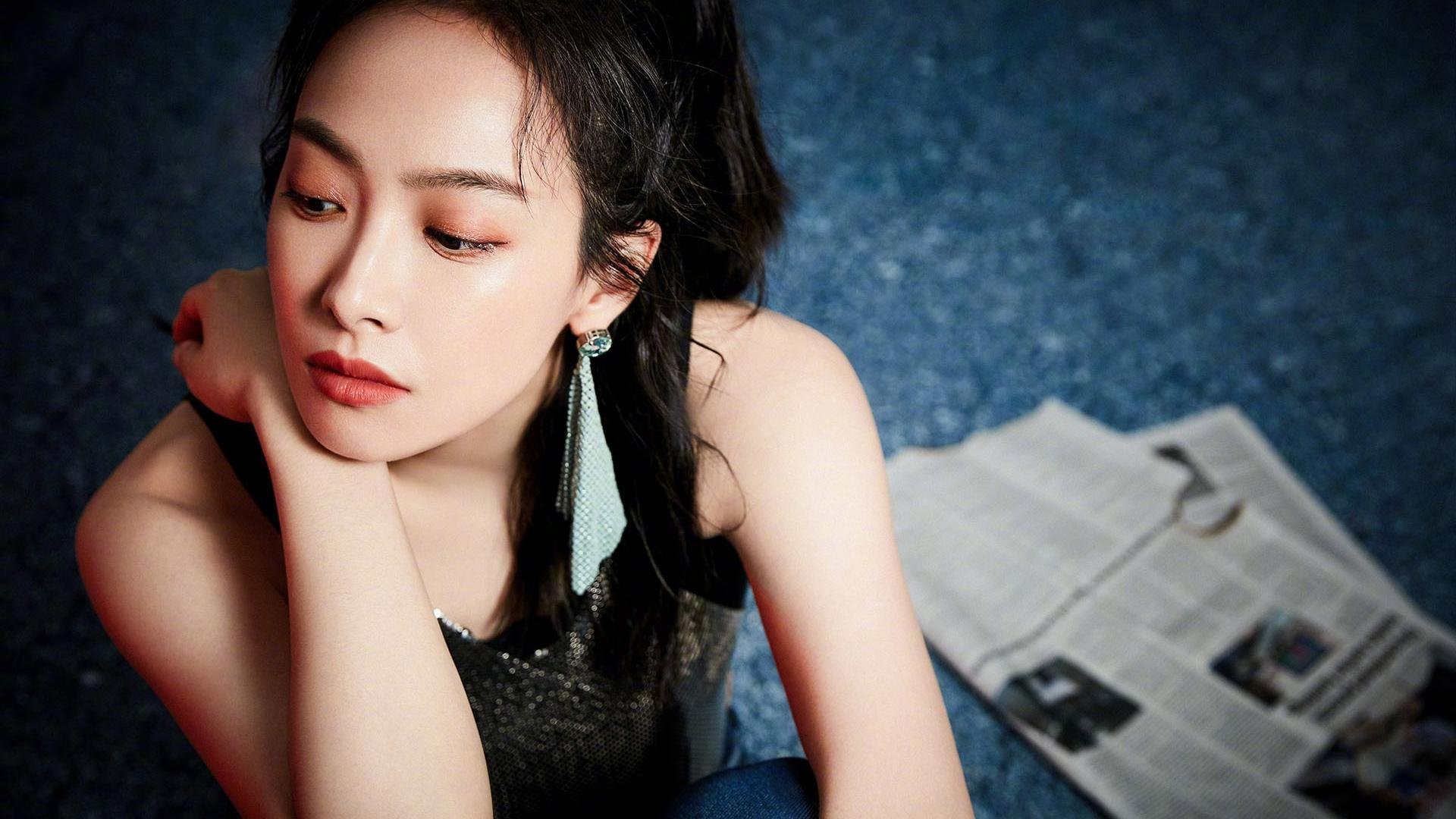 都灵运用背身点结合持续渗透防线